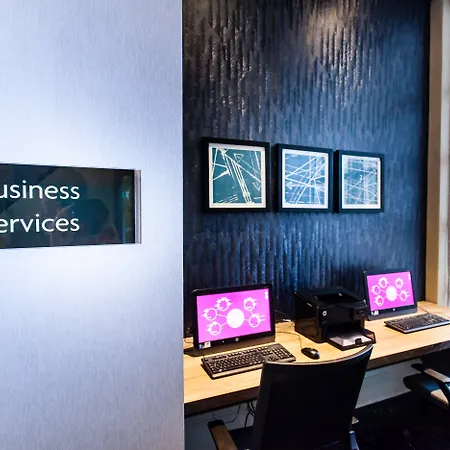 Crowne Plaza Leeds By Ihg 4*