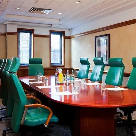 Crowne Plaza Leeds By Ihg 4*