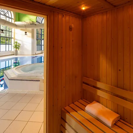 Hotel Crowne Plaza Leeds By Ihg 4*