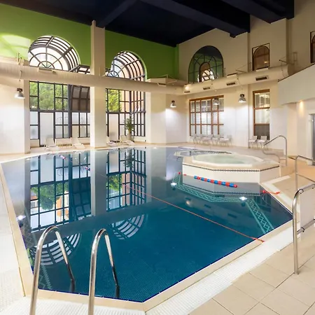 Crowne Plaza Leeds By Ihg 4*