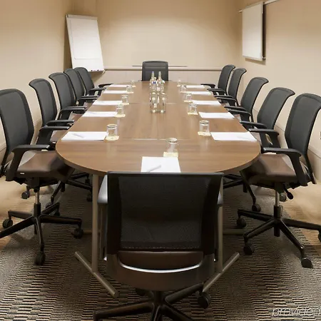 Crowne Plaza Leeds By Ihg 4*