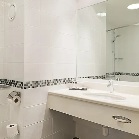 Crowne Plaza By Ihg Hotel