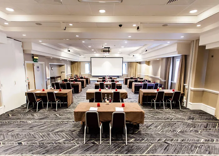 Crowne Plaza By Ihg 4*