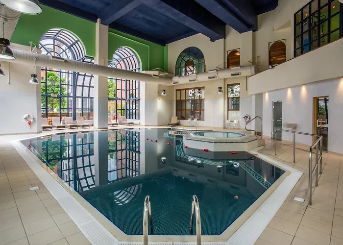 Crowne Plaza By Ihg Hotel 4*